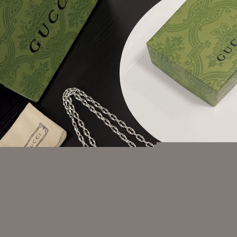 G*u*i necklaces